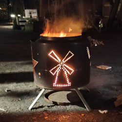 Feuerschale brennt